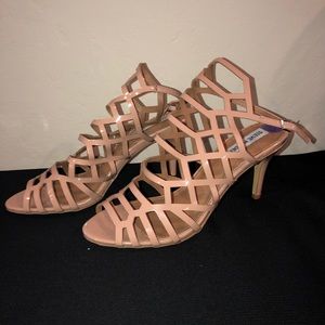 NEVER WORN Size 8.5 Woman’s Steve Madden Heels